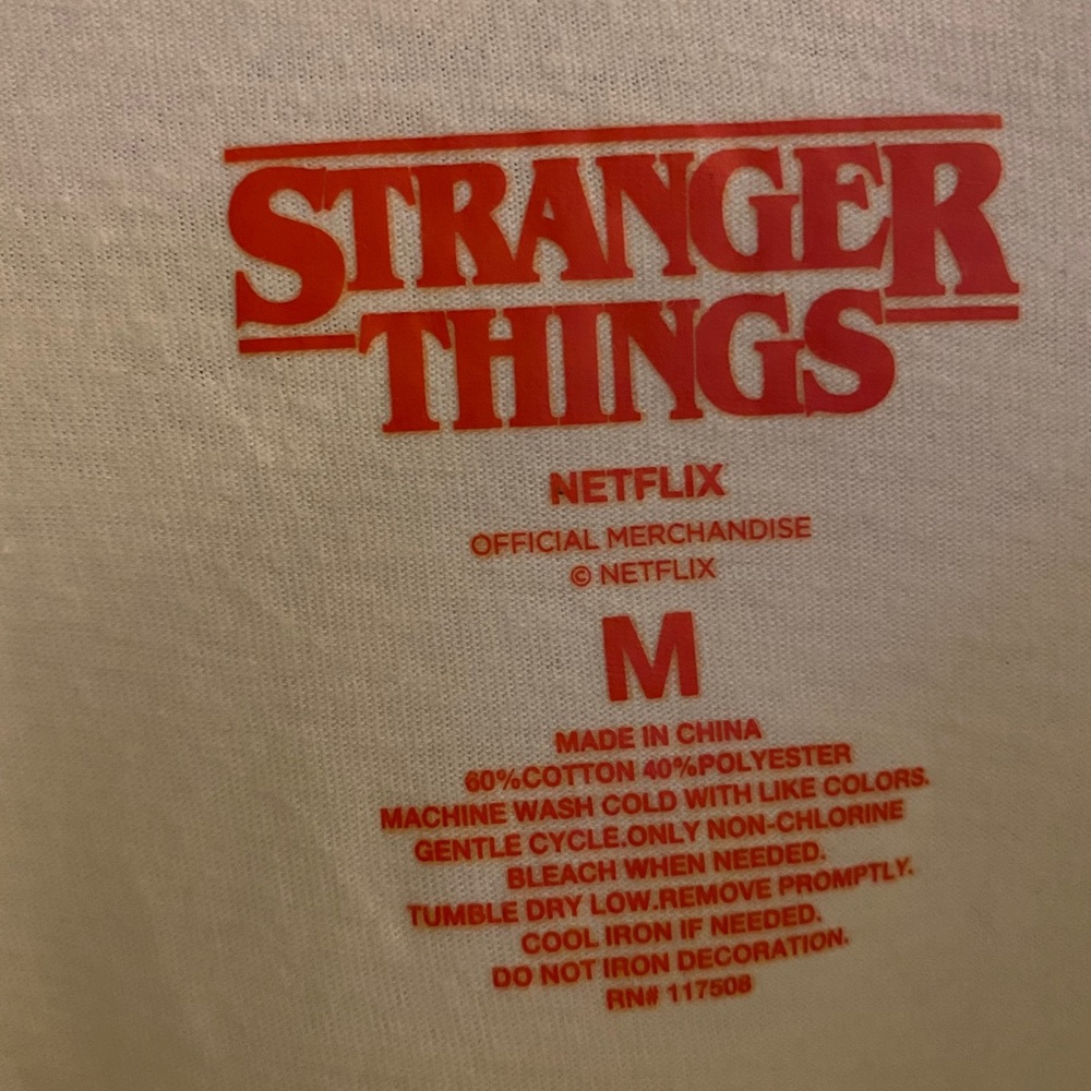 Stranger Things © Long Sleeve Velvet Lettering - Picture 5 of 5